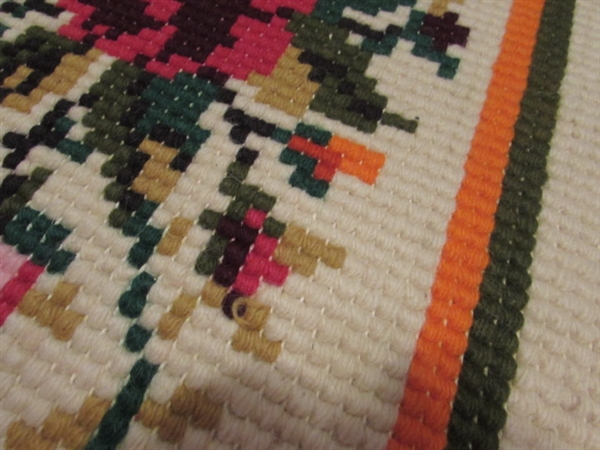 VINTAGE FLORAL OVAL LOCKER HOOKED RUG