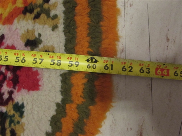 VINTAGE FLORAL OVAL LOCKER HOOKED RUG