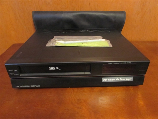 VINTAGE SEARS VHS PLAYER - POWERS ON