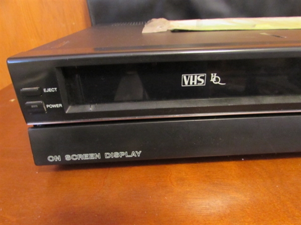 VINTAGE SEARS VHS PLAYER - POWERS ON