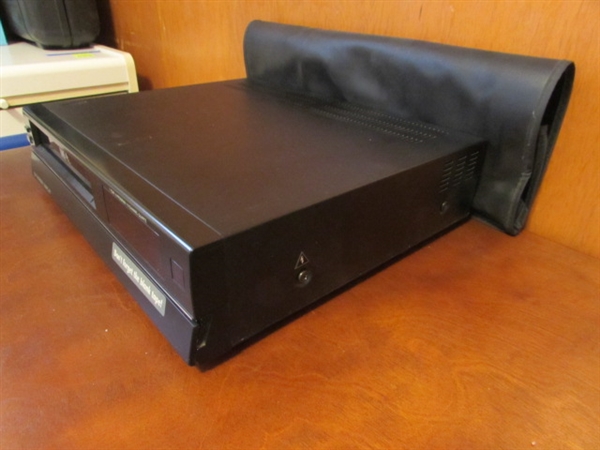 VINTAGE SEARS VHS PLAYER - POWERS ON