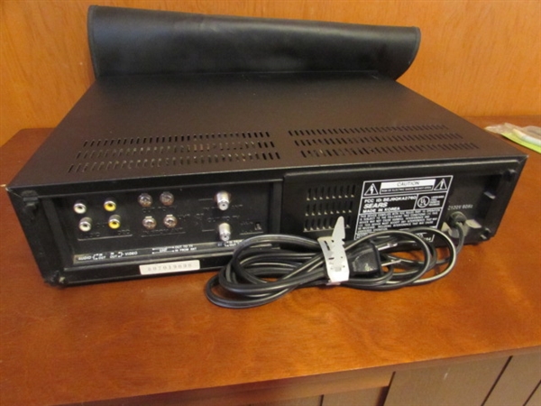 VINTAGE SEARS VHS PLAYER - POWERS ON