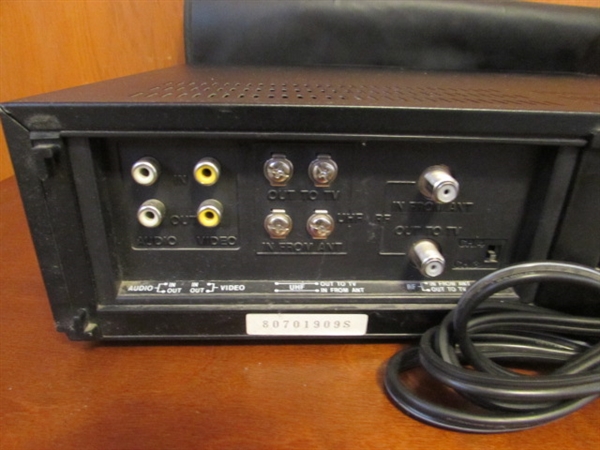 VINTAGE SEARS VHS PLAYER - POWERS ON