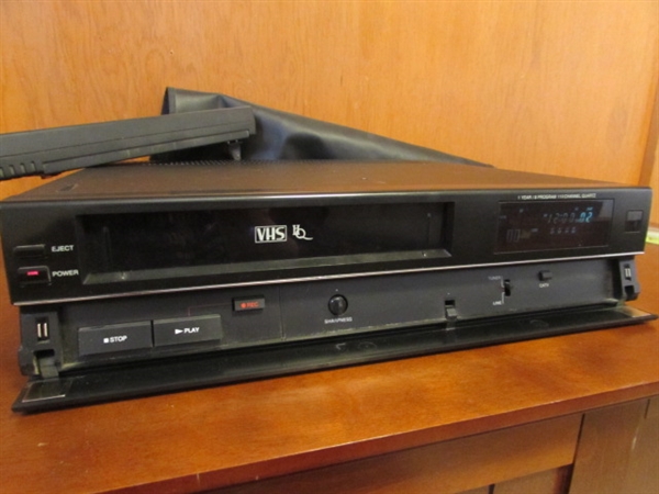 VINTAGE SEARS VHS PLAYER - POWERS ON