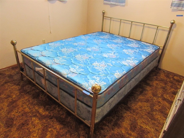 QUEEN MATTRESS & BOXSPRING W/GOLD TONE BED FRAME