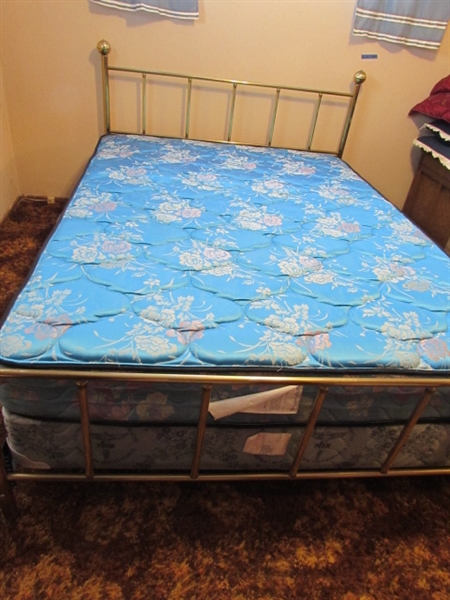 QUEEN MATTRESS & BOXSPRING W/GOLD TONE BED FRAME