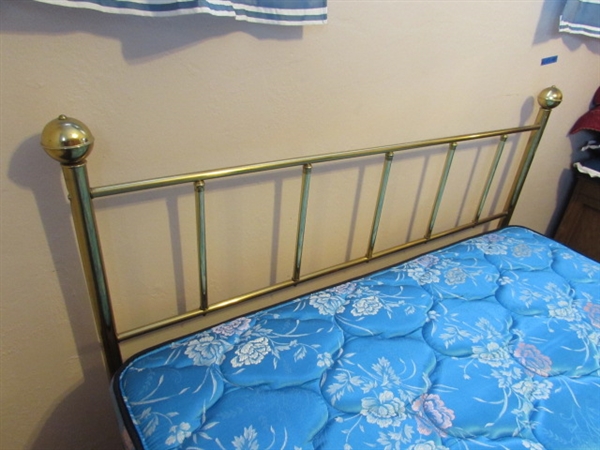 QUEEN MATTRESS & BOXSPRING W/GOLD TONE BED FRAME