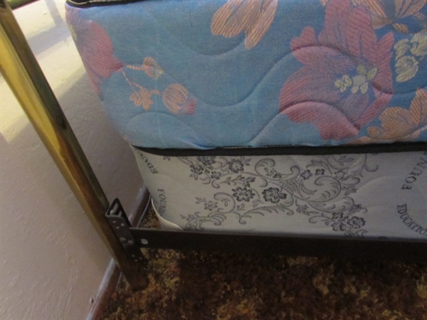 QUEEN MATTRESS & BOXSPRING W/GOLD TONE BED FRAME