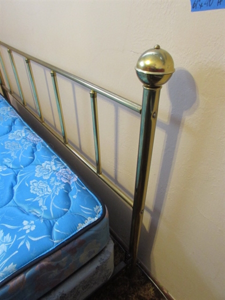QUEEN MATTRESS & BOXSPRING W/GOLD TONE BED FRAME