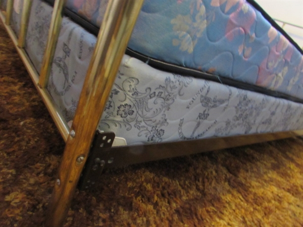QUEEN MATTRESS & BOXSPRING W/GOLD TONE BED FRAME