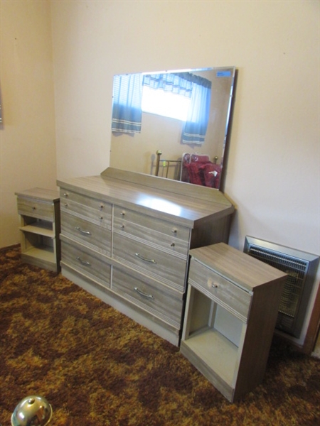 VINTAGE 6-DRAWER DRESSER W/MIRROR, & 2 NIGHTSTANDS - DOVETAILED DRAWERS