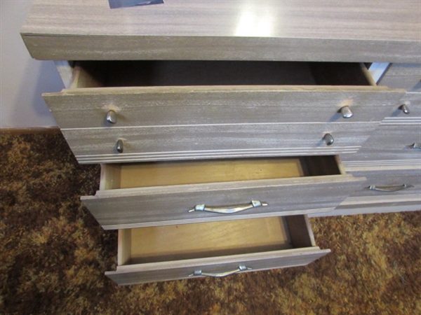 VINTAGE 6-DRAWER DRESSER W/MIRROR, & 2 NIGHTSTANDS - DOVETAILED DRAWERS