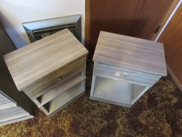 VINTAGE 6-DRAWER DRESSER W/MIRROR, & 2 NIGHTSTANDS - DOVETAILED DRAWERS
