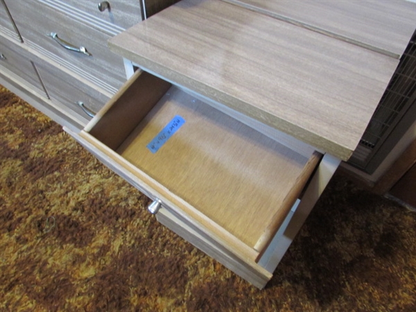 VINTAGE 6-DRAWER DRESSER W/MIRROR, & 2 NIGHTSTANDS - DOVETAILED DRAWERS