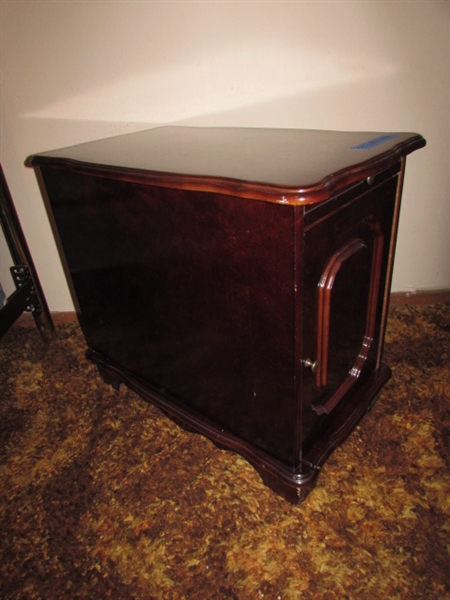 SIDE TABLE W/PULL OUT & MAGAZINE HOLDER ON THE INSIDE