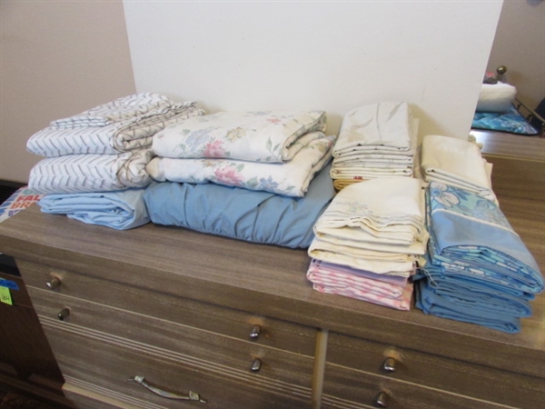 QUEEN SHEETS & VARIOUS PILLOWCASES