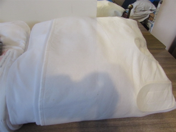 2 QUEEN HEATED MATTRESS PADS W 1 SET OF CONTROLLERS