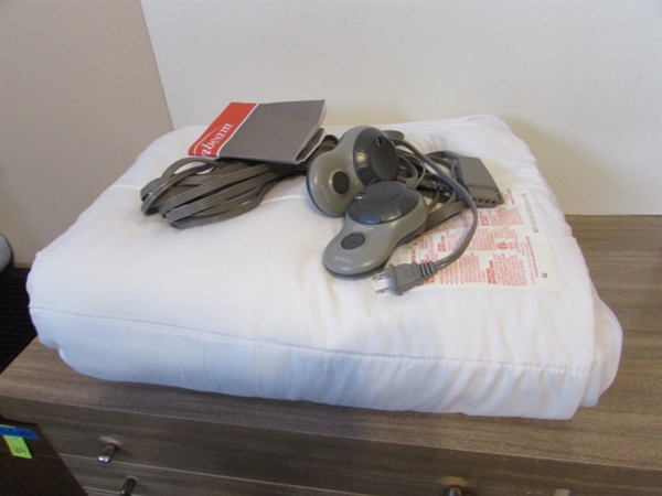 2 QUEEN HEATED MATTRESS PADS W 1 SET OF CONTROLLERS
