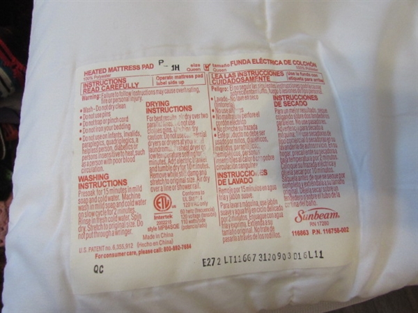 2 QUEEN HEATED MATTRESS PADS W 1 SET OF CONTROLLERS