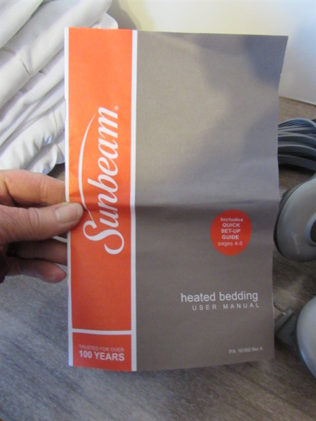 2 QUEEN HEATED MATTRESS PADS W 1 SET OF CONTROLLERS
