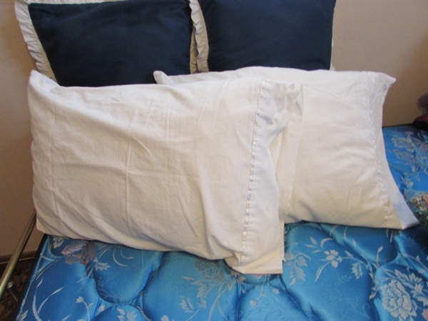 PILLOWS & 2 BLANKET IN A BAGS