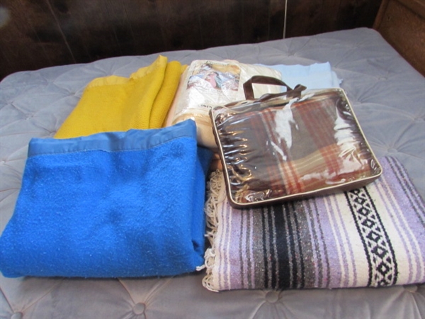 BLANKETS & THROWS