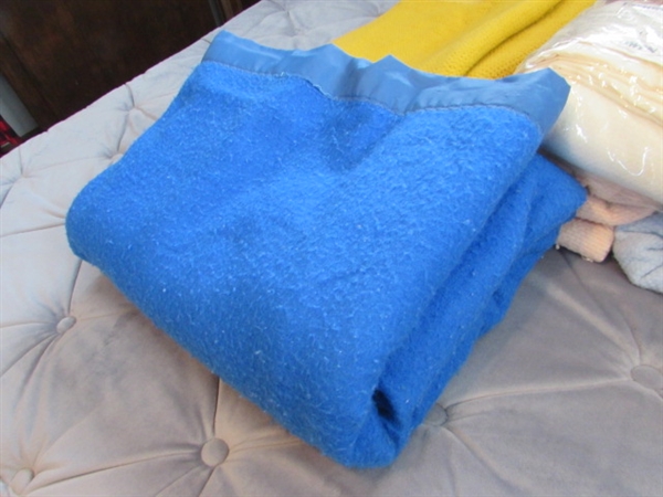BLANKETS & THROWS