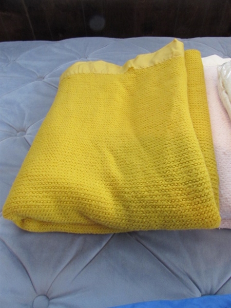 BLANKETS & THROWS