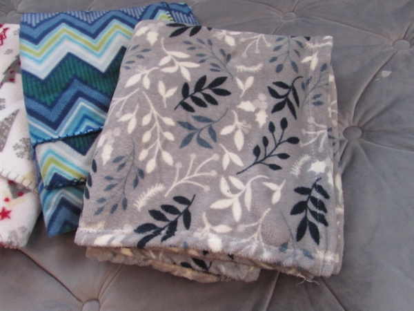 4 PLUSH THROWS