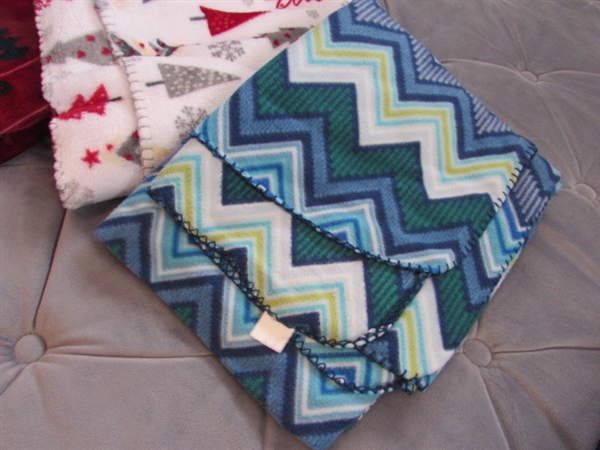 4 PLUSH THROWS