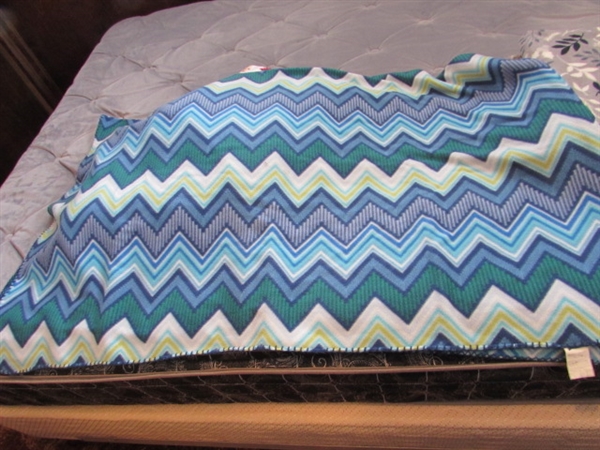 4 PLUSH THROWS