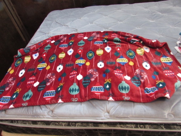 4 PLUSH THROWS