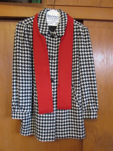 VINTAGE LADIES SIZE 16 WOOL BLEND HOUNDSTOOTH JACKET W/RED SCARF