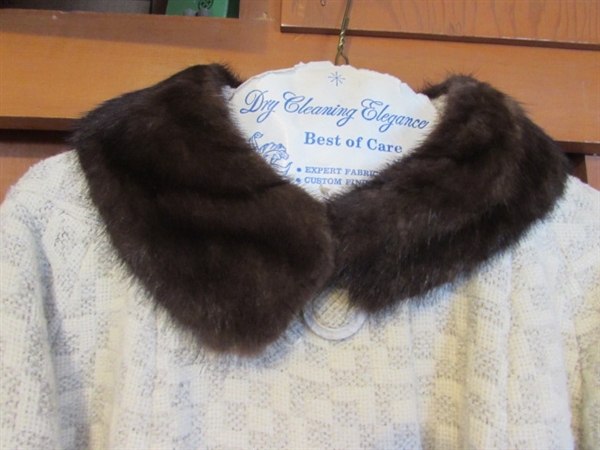 VINTAGE LADIES JACKET W/FUR COLLAR - NO SIZE FOUND