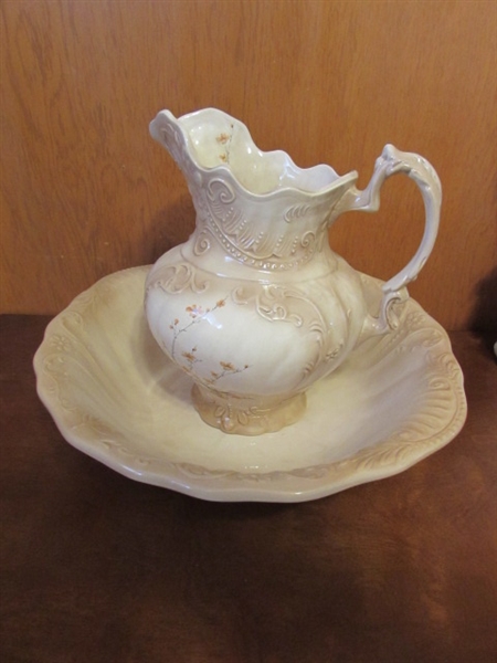 VINTAGE/ANTIQUE WASH BASIN & PITCHER & RESIN ANGEL STATUE