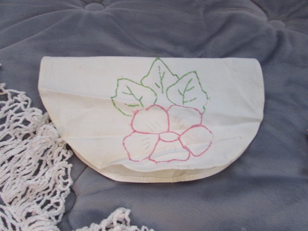 VINTAGE DOILIES & HANKIES