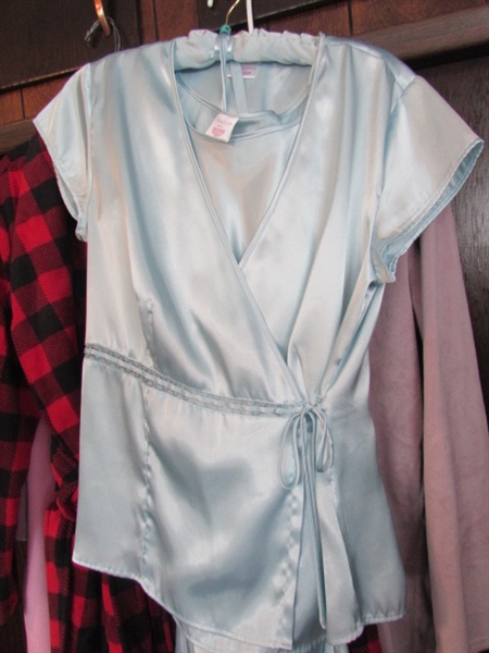 ROBES & SLEEPWEAR