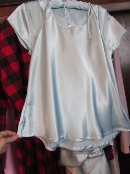 ROBES & SLEEPWEAR