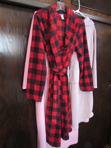 ROBES & SLEEPWEAR