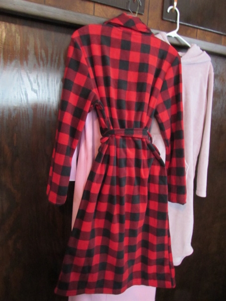 ROBES & SLEEPWEAR