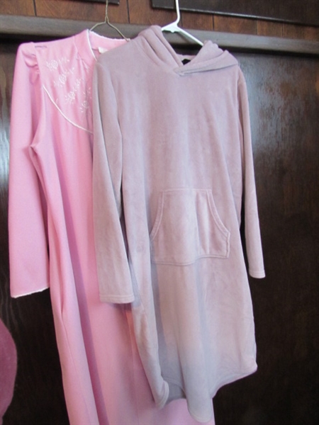 ROBES & SLEEPWEAR