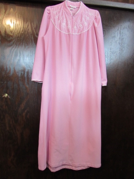 ROBES & SLEEPWEAR