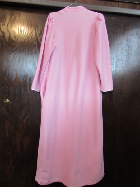 ROBES & SLEEPWEAR