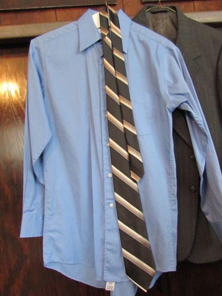 MEN'S SMALL SIZE TOWNCRAFT SUIT, SHIRT, TIE & BELT