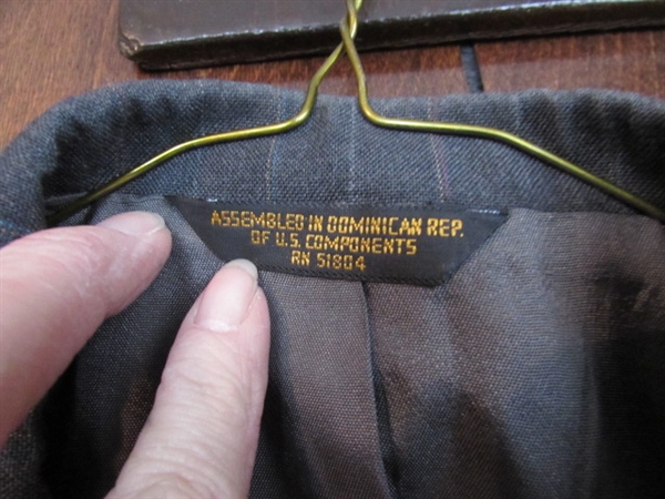 MEN'S SMALL SIZE TOWNCRAFT SUIT, SHIRT, TIE & BELT