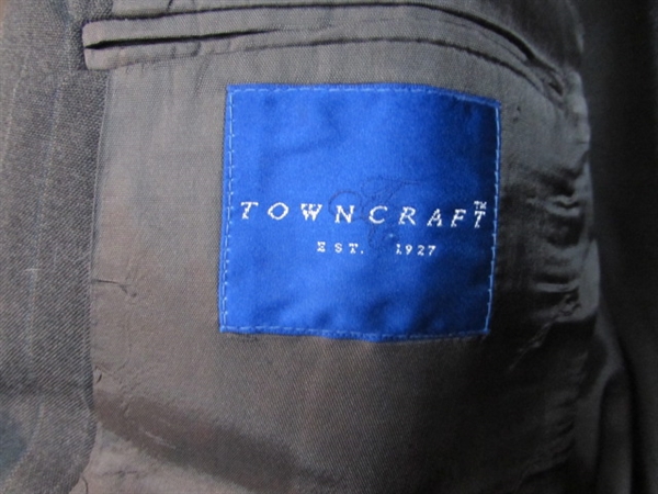 MEN'S SMALL SIZE TOWNCRAFT SUIT, SHIRT, TIE & BELT