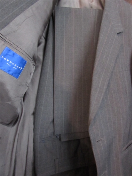 MEN'S SMALL SIZE TOWNCRAFT SUIT, SHIRT, TIE & BELT