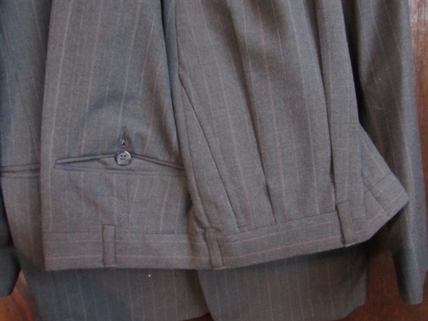 MEN'S SMALL SIZE TOWNCRAFT SUIT, SHIRT, TIE & BELT
