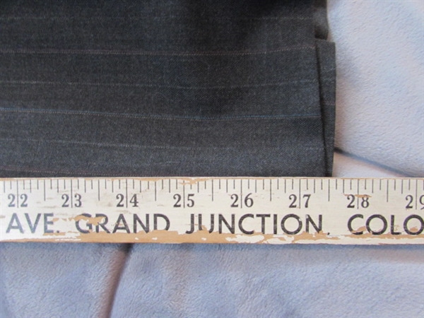 MEN'S SMALL SIZE TOWNCRAFT SUIT, SHIRT, TIE & BELT