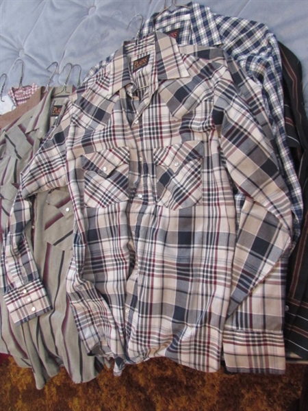 MEN'S SMALL/MEDIUM LONG SLEEVE BUTTON DOWN SHIRTS